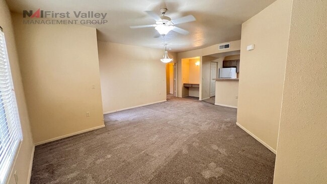 Building Photo - 2 Bedrooms, 2 Baths
