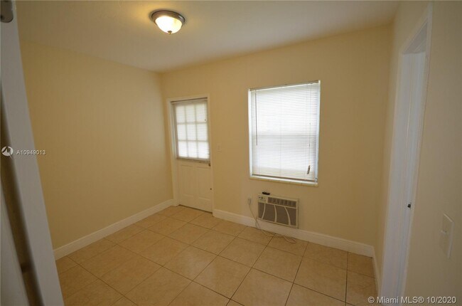 Building Photo - 698 NE 85th St