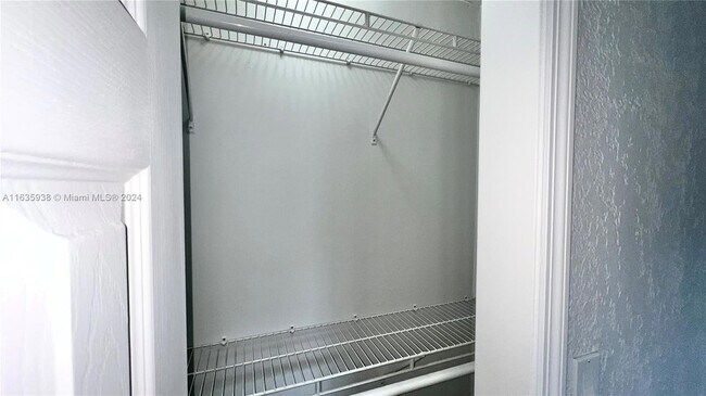 Building Photo - 3910 SW 134th Ave