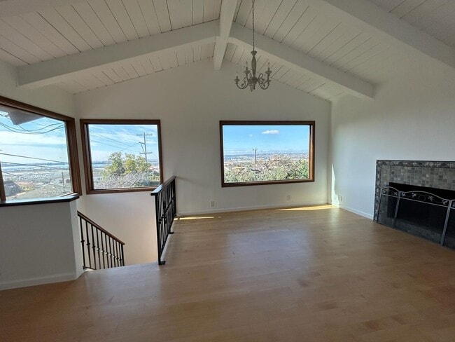Building Photo - Gorgeous 2 Bedroom/1.5 Bath Two Story Home...