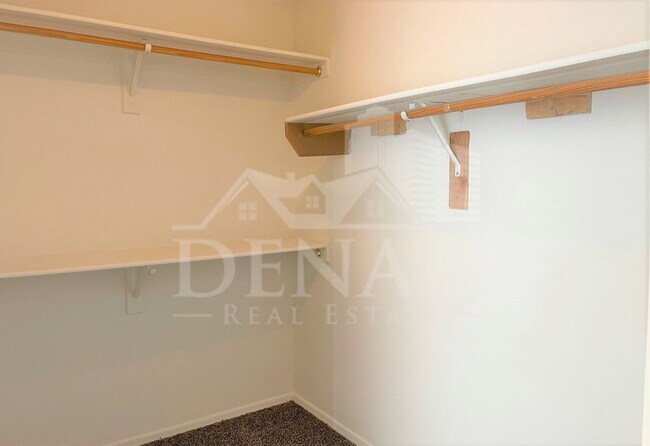 Building Photo - 925 E Canyon Rock Rd