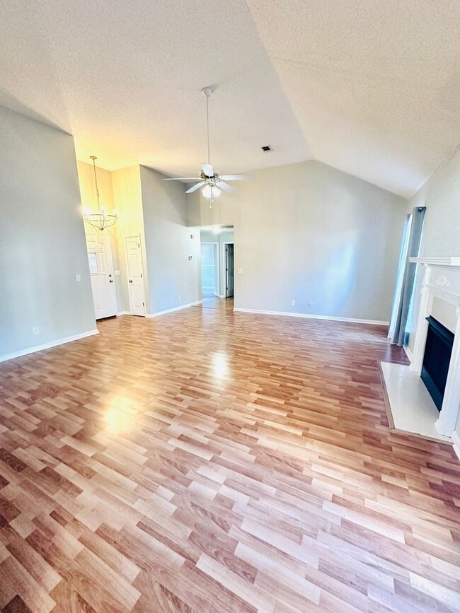 Building Photo - Cute Bonaire Home in a Quiet Neighborhood