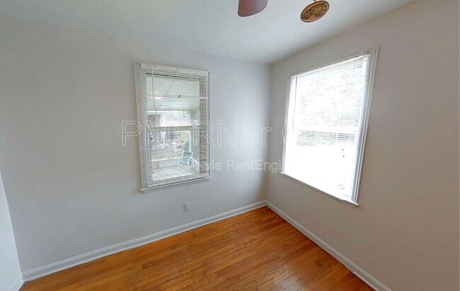 Building Photo - 433 W 70th St