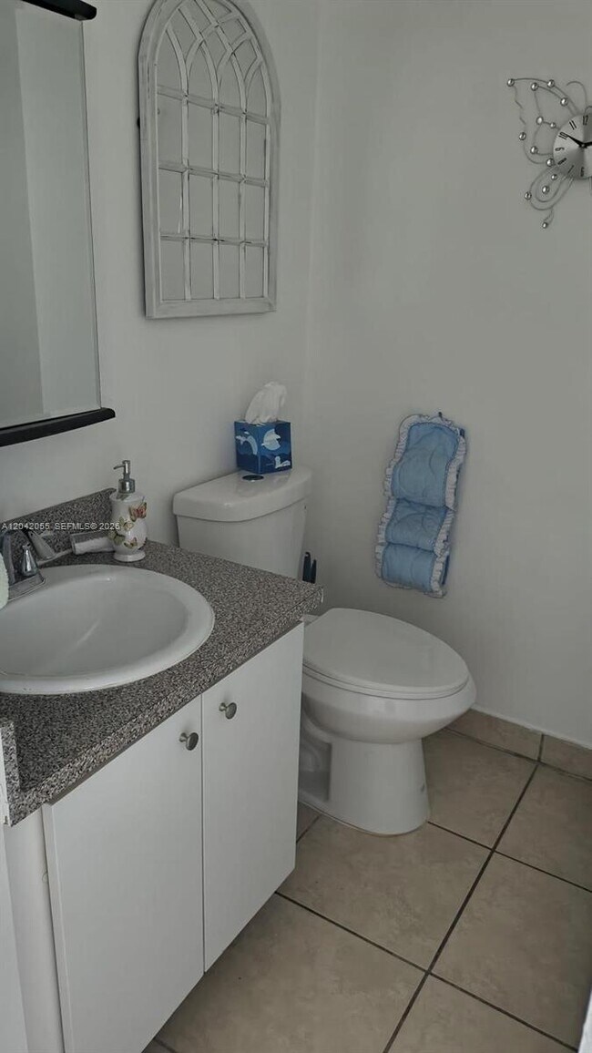 Building Photo - 13155 Ixora Ct