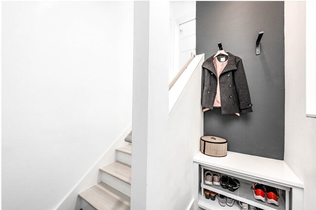 Building Photo - 1141 W 18th St