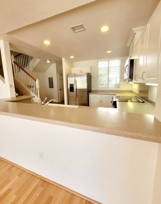 Building Photo - AVAILABLE | Hawaii Kai: 3 Bedroom,2.5 Bathroom Townhome w/AC & Attached Garage |  | Features: In ...