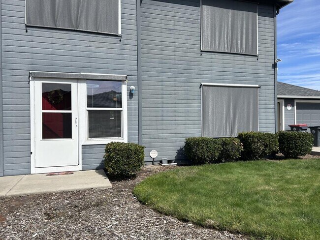 Building Photo - 415 N 10th St