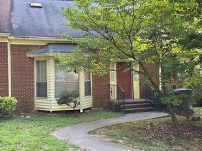 Building Photo - 7157 Williamsburg Dr