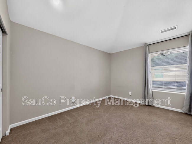 Building Photo - 5605 NE Caddis Dr