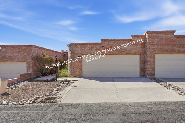 Building Photo - 5810 E Chiricahua Trail