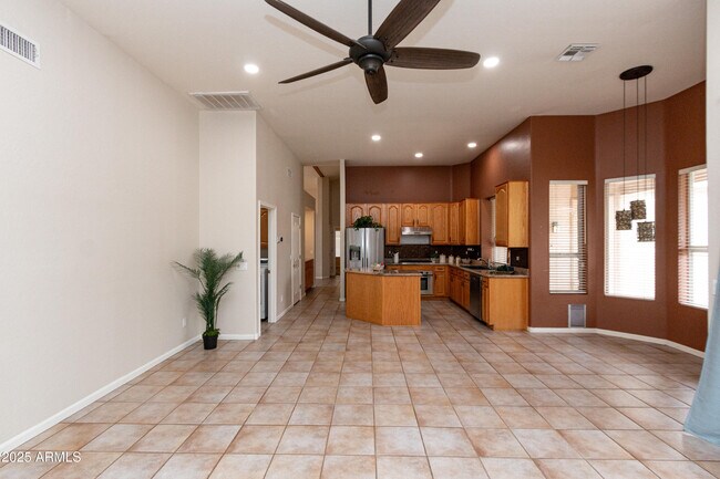 Building Photo - 6321 W Linda Ln