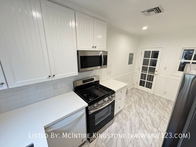 Building Photo - Beautiful 1BD / 1BA Unit in West Hollywood