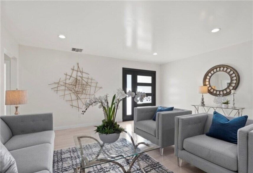 Building Photo - 17601 Rhoda St