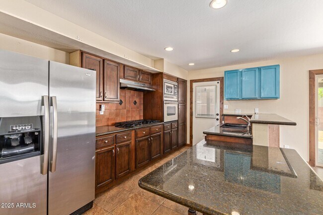 Building Photo - 319 E Riviera Dr