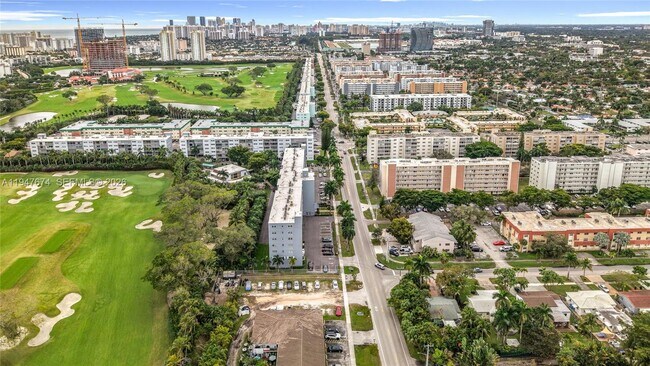 Building Photo - 1000 NE 14th Ave