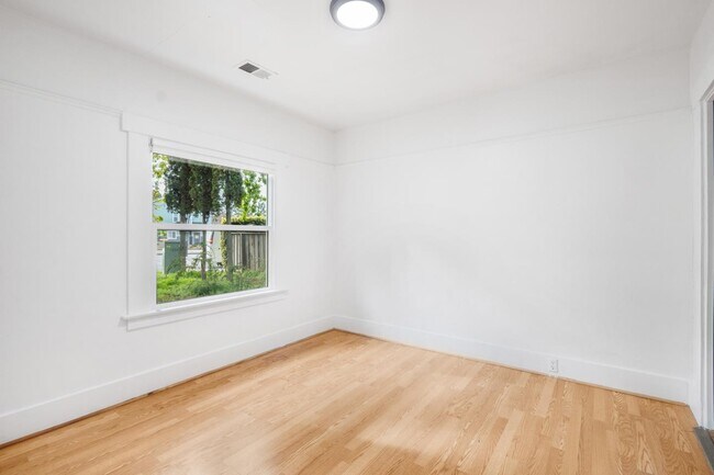 Building Photo - 395 E Dunne Ave