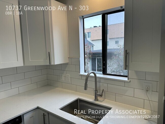 Building Photo - 10737 Greenwood Ave N