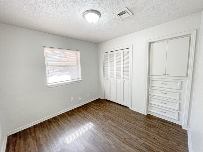 Building Photo - 3108 Longridge Rd