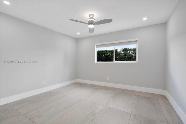 Building Photo - 2115 NE 37th Dr