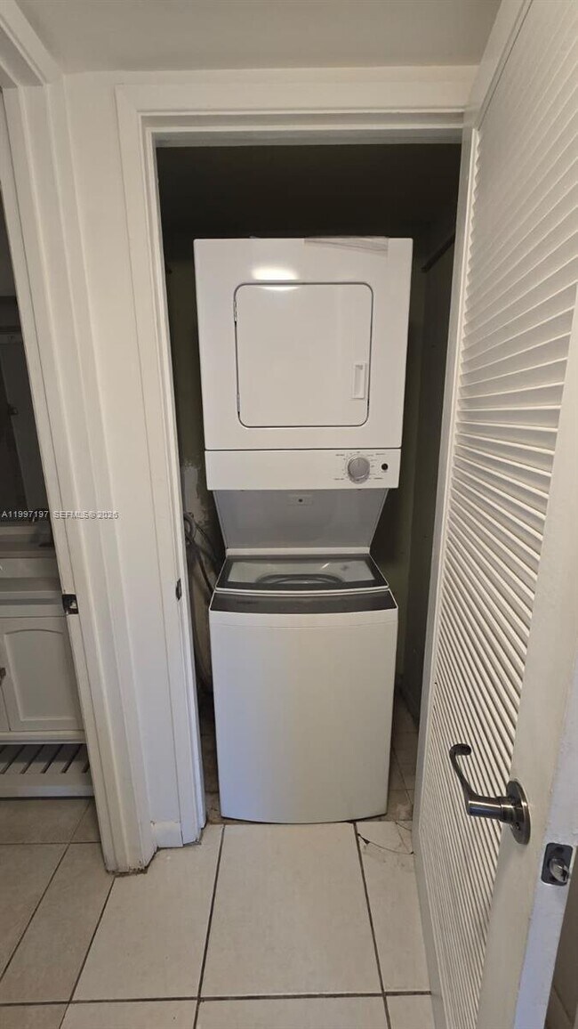 Building Photo - 702 NW 87th Ave