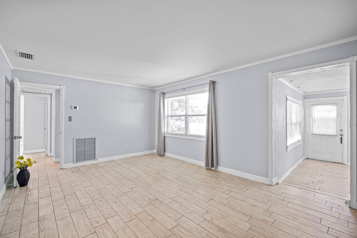 Building Photo - 818 Hampton Way