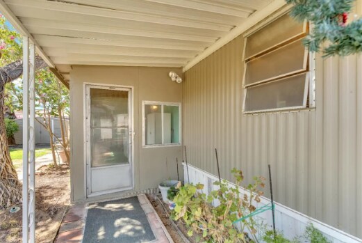 Building Photo - 336 E Alluvial Ave