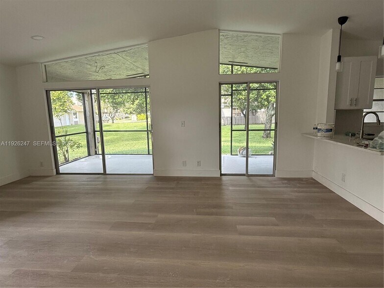 Building Photo - 15749 Woodgate Ct