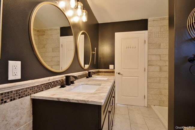 Building Photo - 346 Angelo Dr