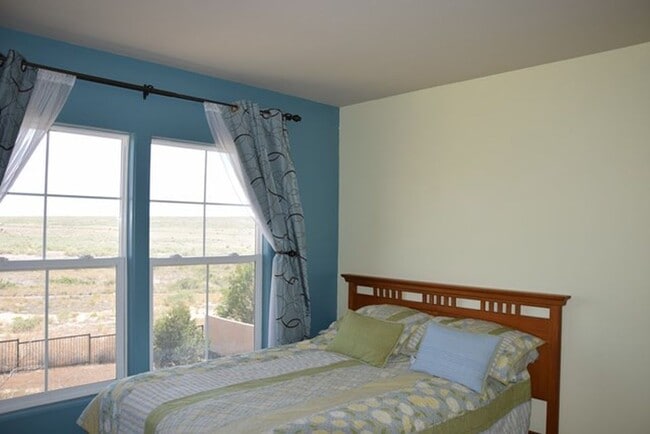 Building Photo - 3 bedroom 2 bath near golf course