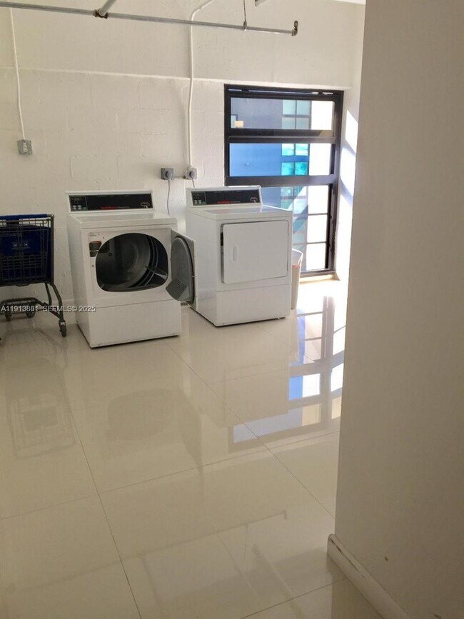 Building Photo - 575 Crandon Blvd