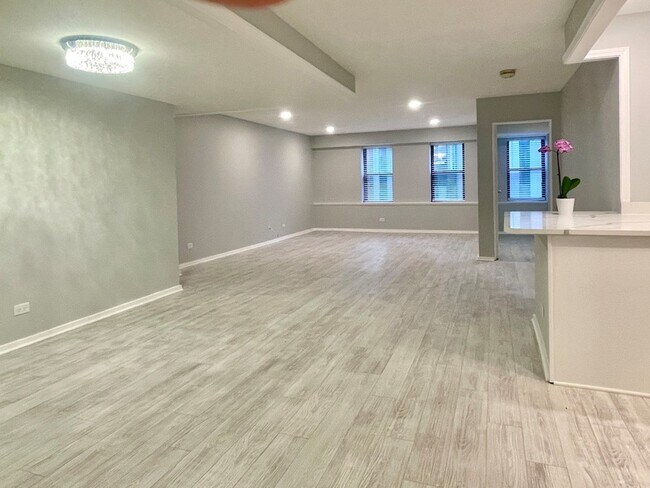 Building Photo - 40 E 9th St