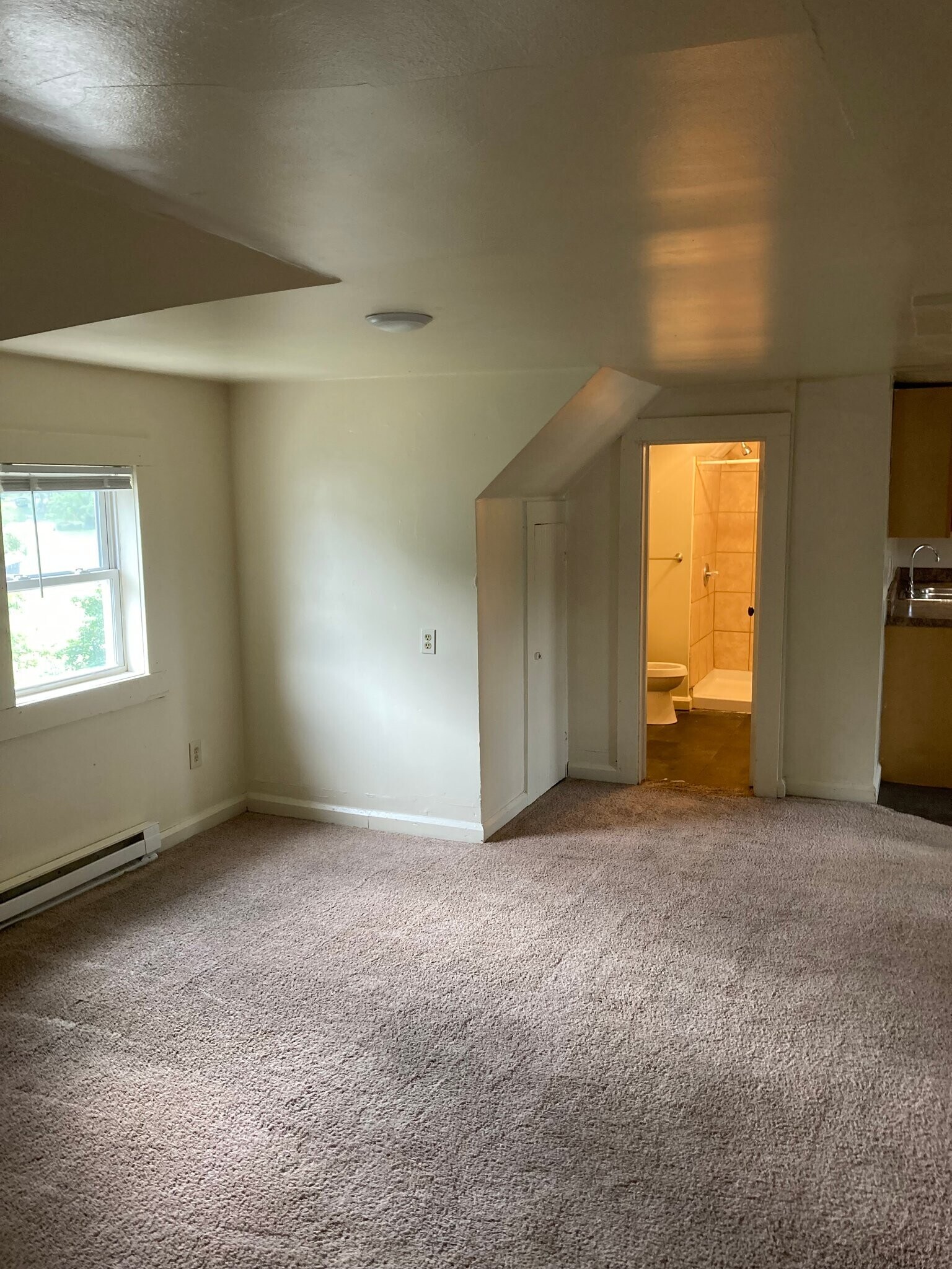 Building Photo - 106 E Poplar St