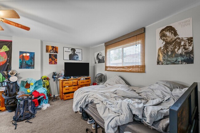 Building Photo - Gorgeous Three Bedroom home  in Sunnyside!