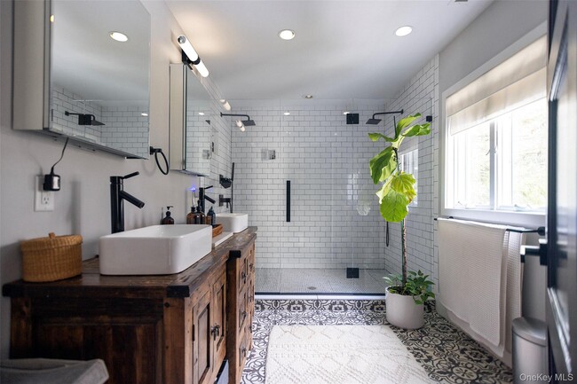 Building Photo - 1144 Post Rd