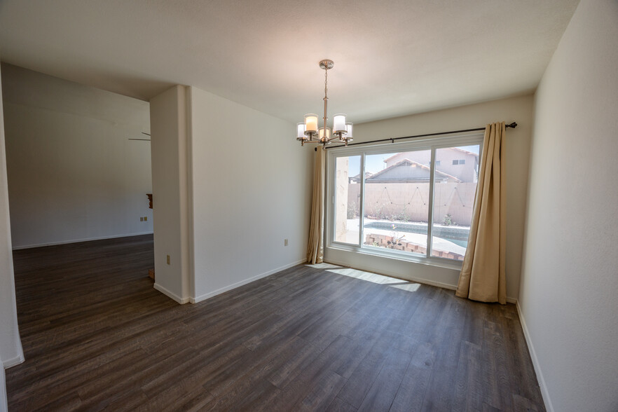 Building Photo - 1421 W Camino Ct