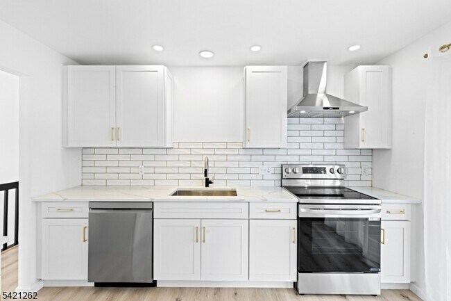 Building Photo - 8 Canada Goose Dr