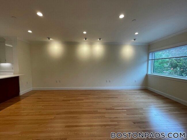 Building Photo - 1443 Beacon St