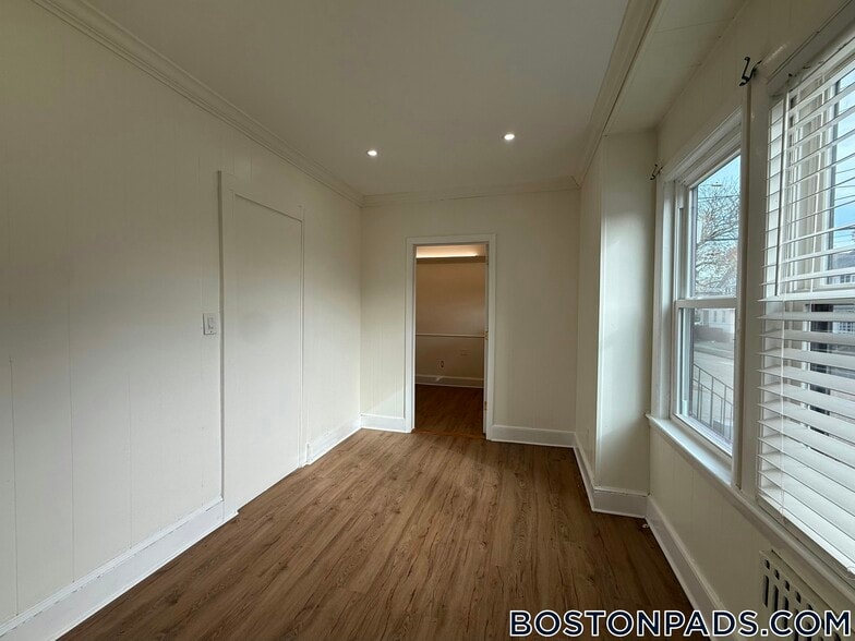 Building Photo - 522 Hancock St