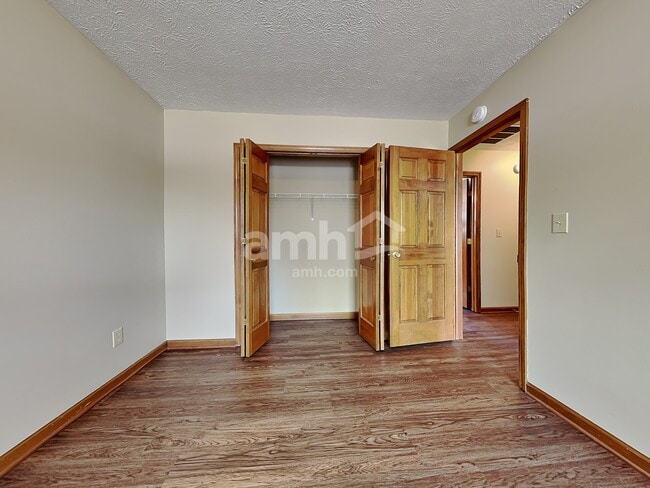 Building Photo - 3326 Redbud Ct