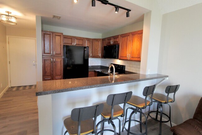 Building Photo - 1348 Hunters Rd