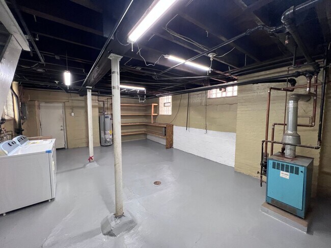 Building Photo - Updated 2BR 1 bath house for rent