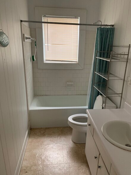 Unit A - bathroom - 321 5th Ave