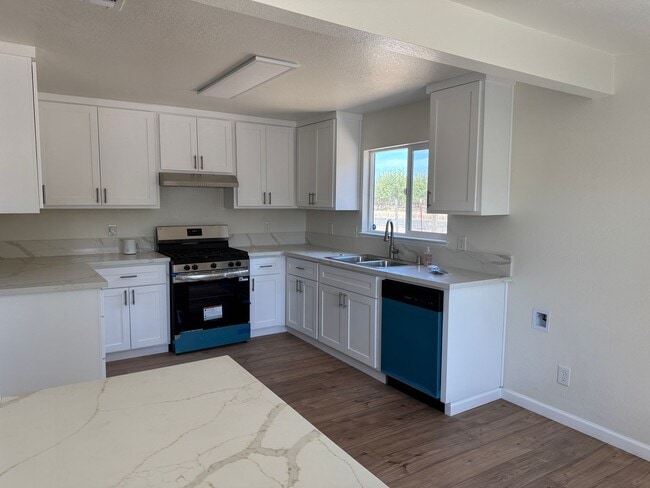 Building Photo - NOW AVAILABLE!!  2 Bedroom; 2 Bath Newly R...