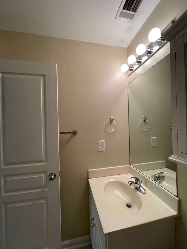 Building Photo - 07-204 Fattouh