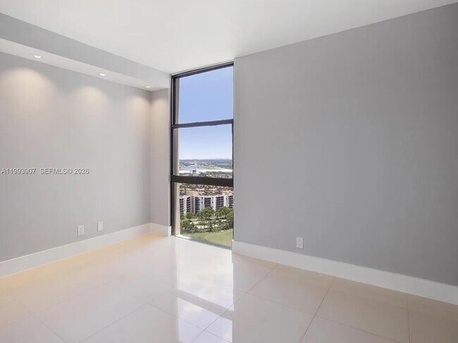 Building Photo - 20301 W Country Club Dr