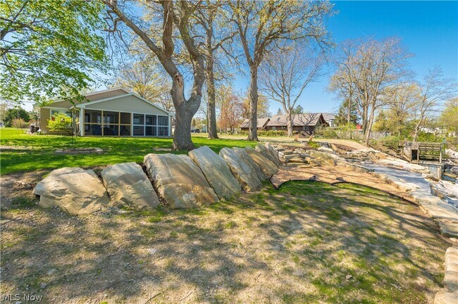 Building Photo - 3842 Edgewater Dr