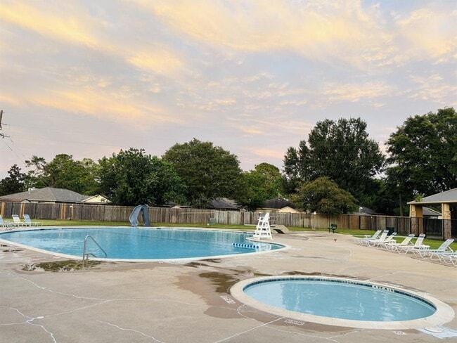 Building Photo - 9219 Goodmeadow Dr