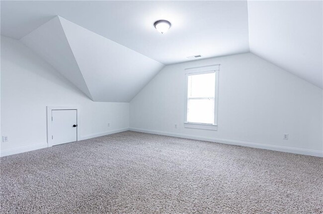 Building Photo - 2288 Oakview Rd NE