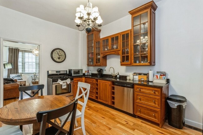 Building Photo - 2459 N Clybourn Ave