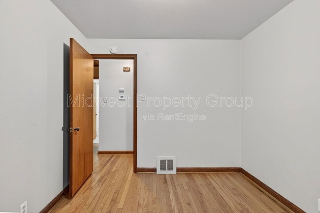 Building Photo - 1015 Avant Dr